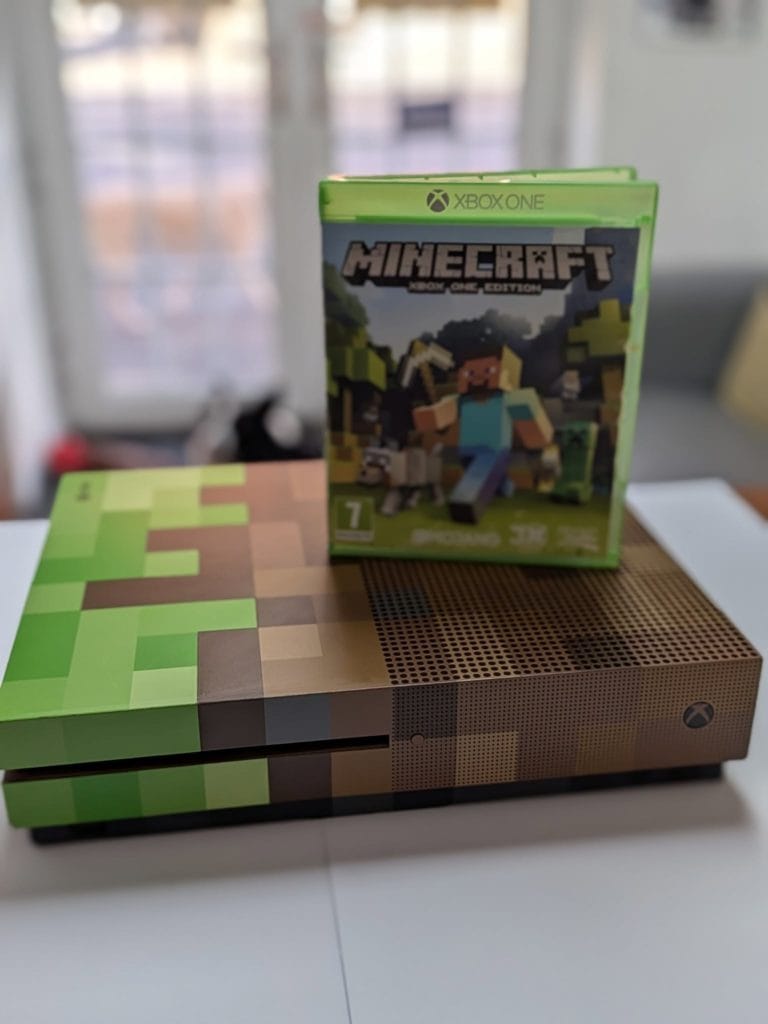 Gaming Shop - Consoles - Playstation | Xbox | Nintendo 6 Xbox One 1TB console (Minecraft Limited Edition)