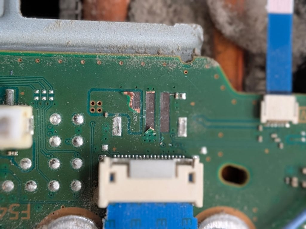 PS5 Fan Connector Repair | Ripped Off by USer 2 PXL 20260930 092012591.PORTRAIT 2